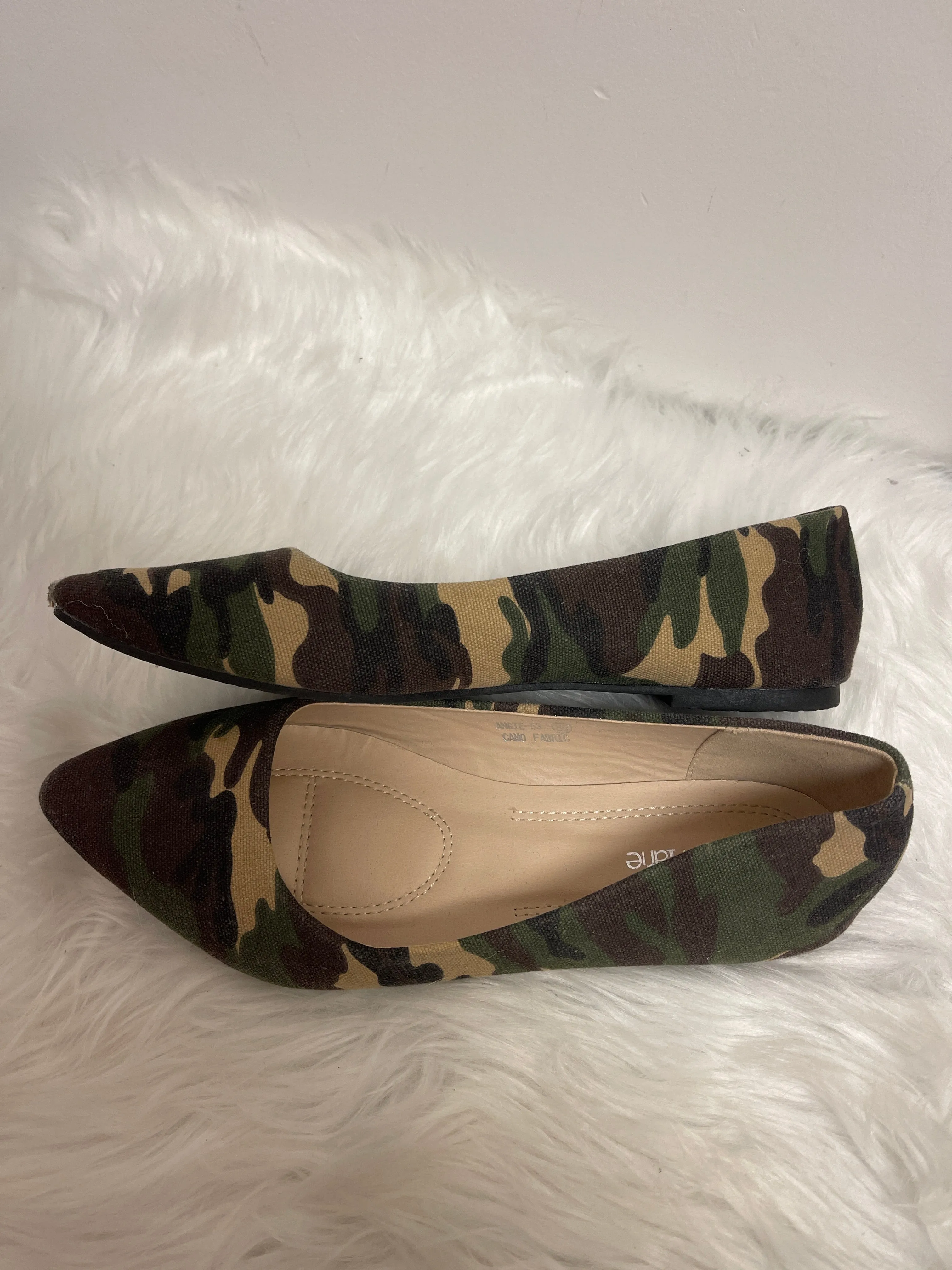 Camouflage Print Shoes Flats Bella Marie, Size 8.5