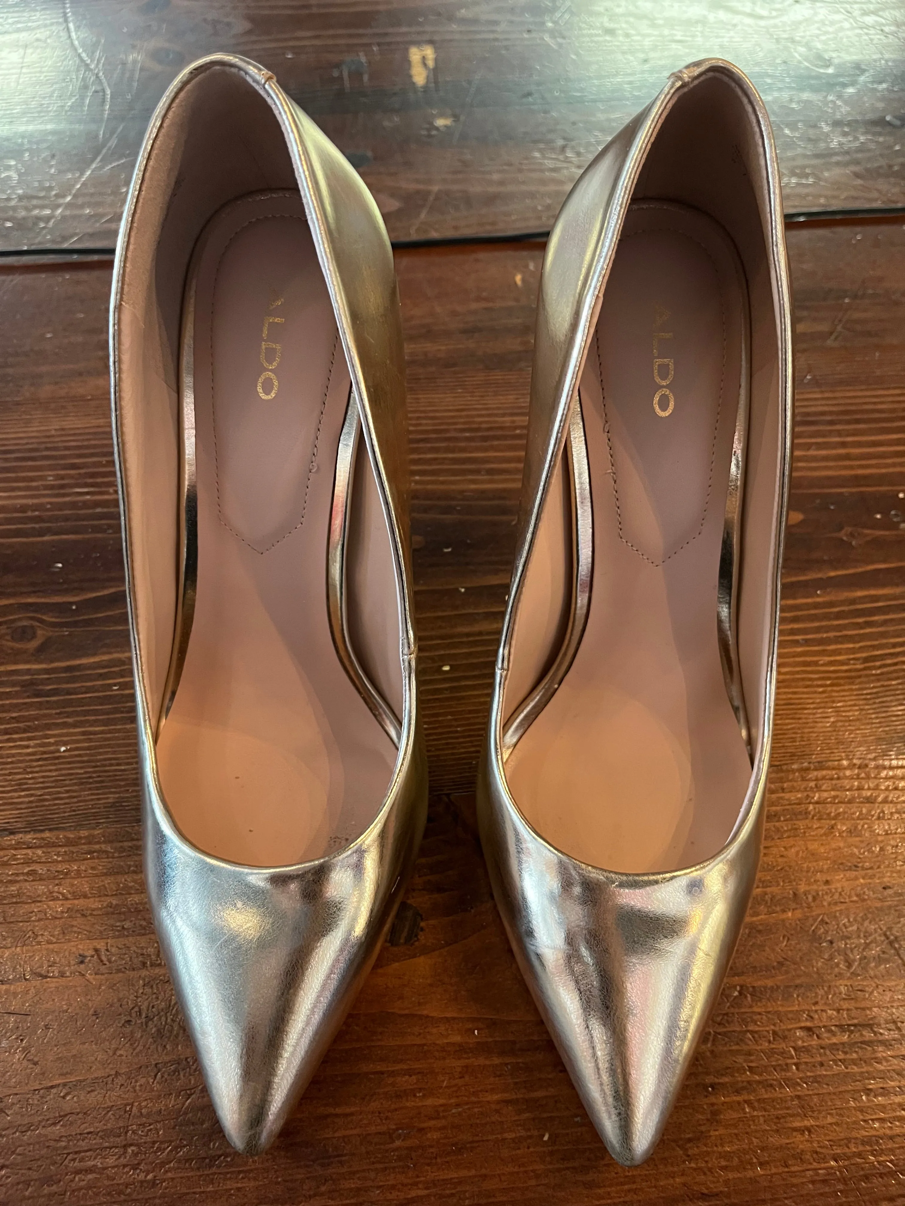 Golden Aldo Pumps (Size 8)