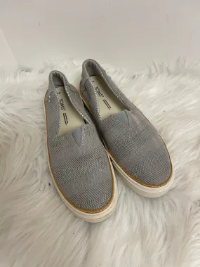 Shoes Flats By Toms In Grey, Size: 8