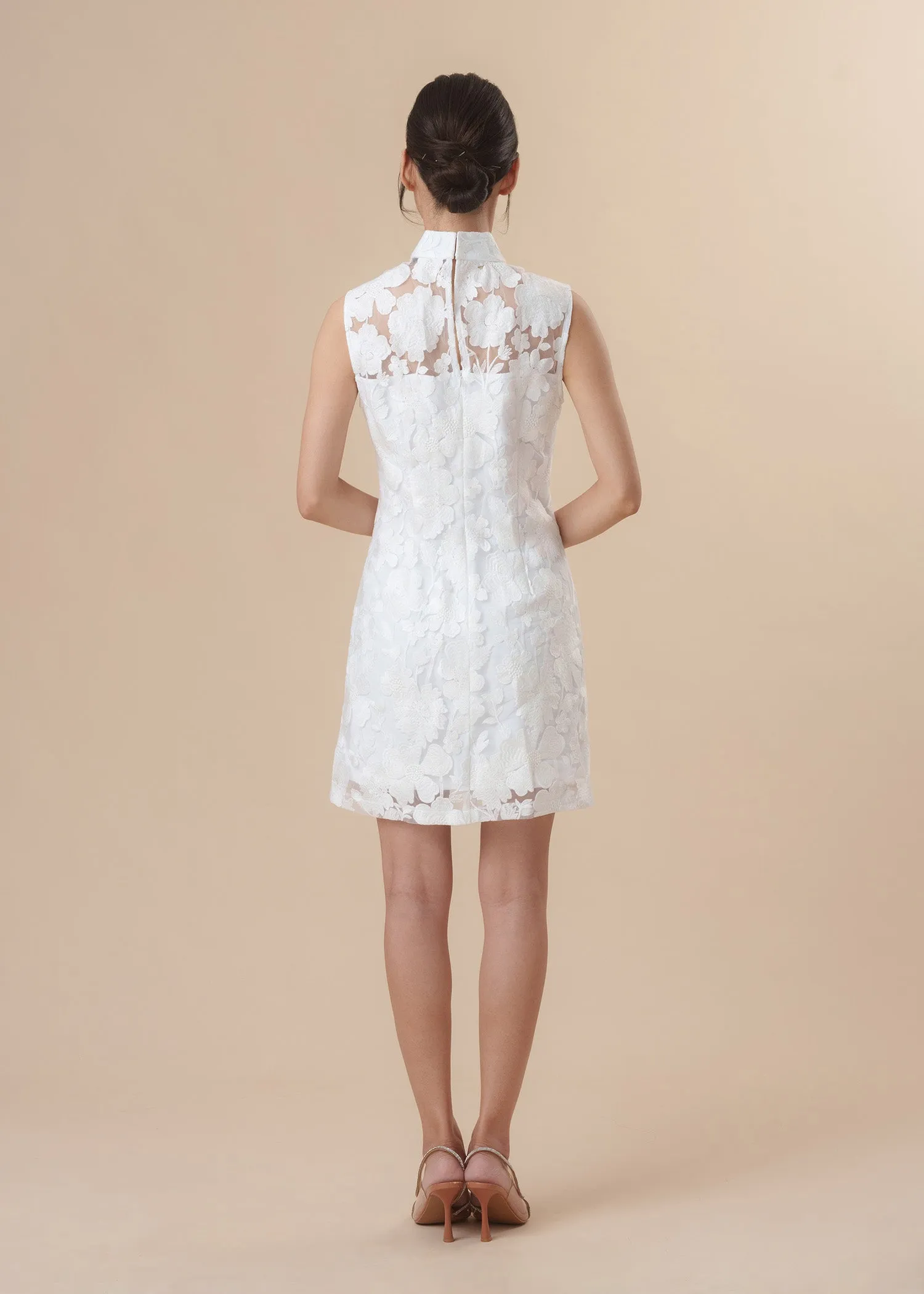 Sleeveless Lace Mini Qipao Dress