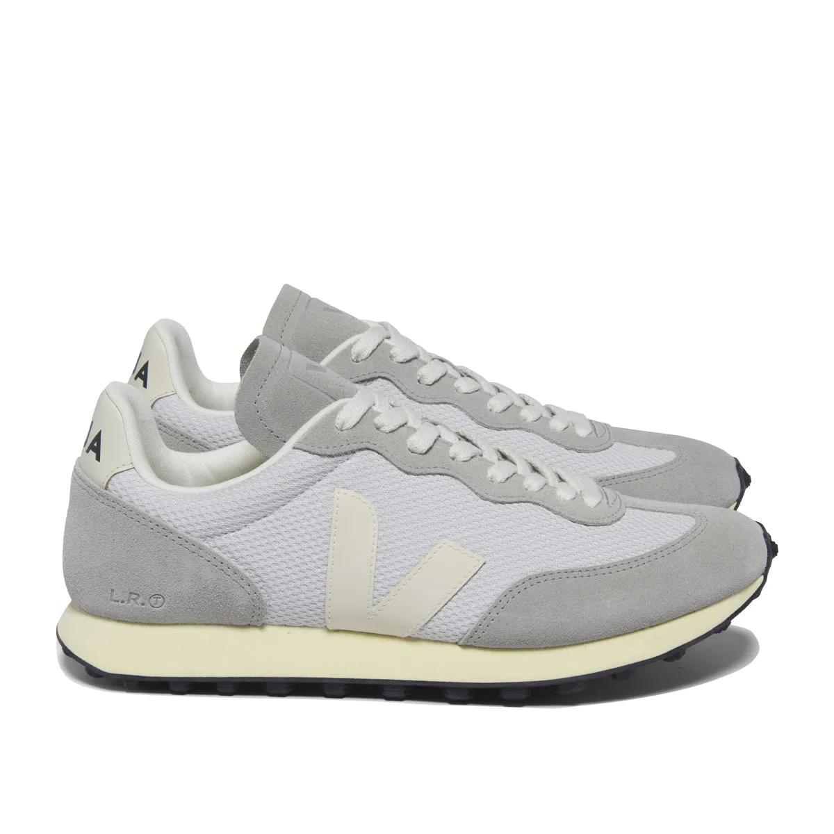 Veja - Rio Branco Alveomesh Trainers in Light Grey/Pierre